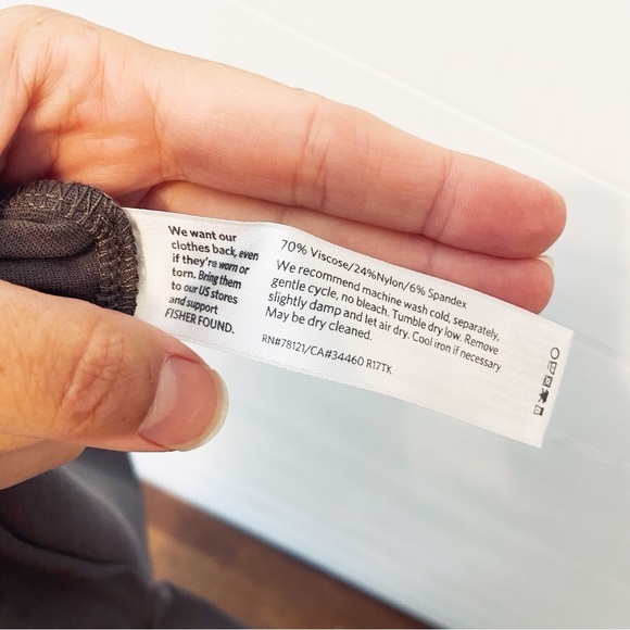 Eileen Fisher | Washable Stretch Crepe Slim Fit Ankle Pant Size Medium - Picture 4 of 7